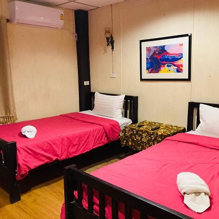 Noom Guesthouse Lop Buri Екстериор снимка