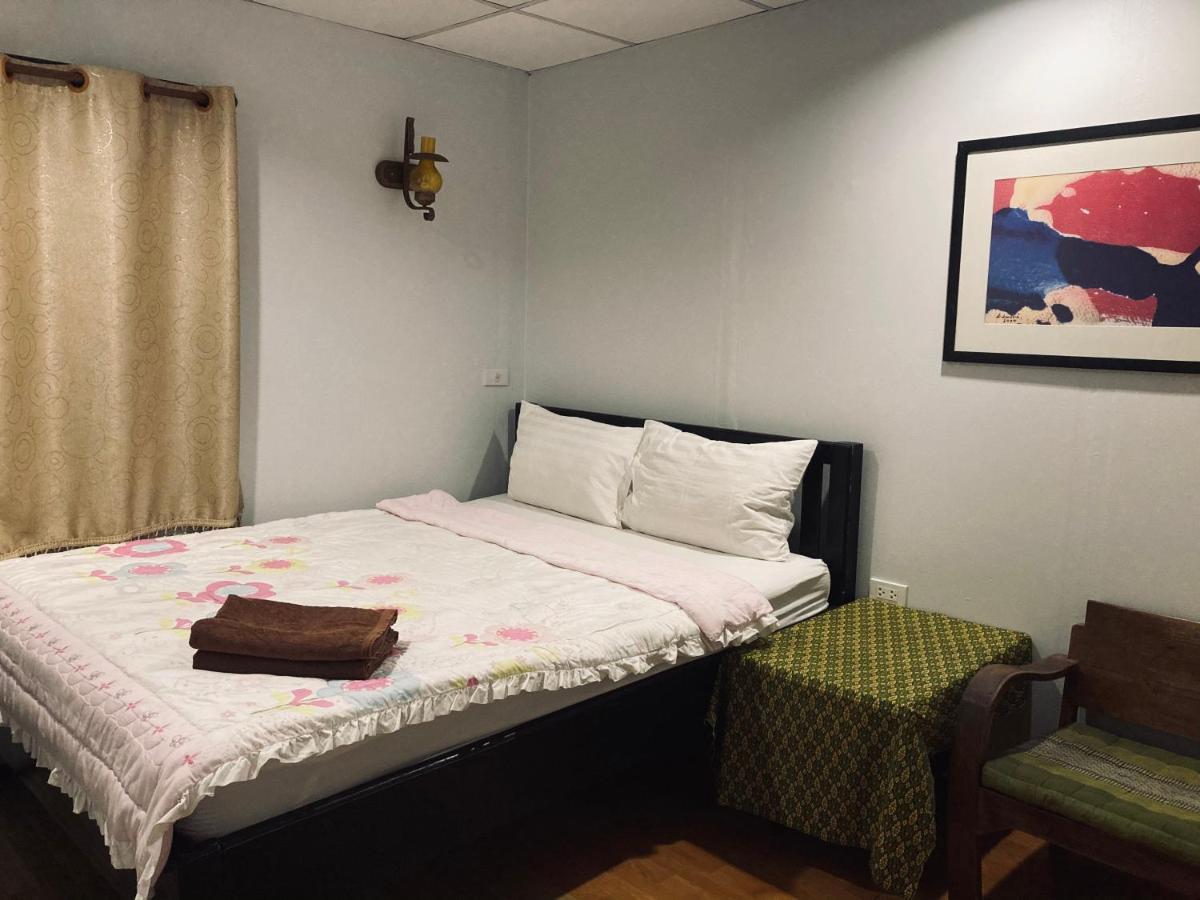 Noom Guesthouse Lop Buri Екстериор снимка