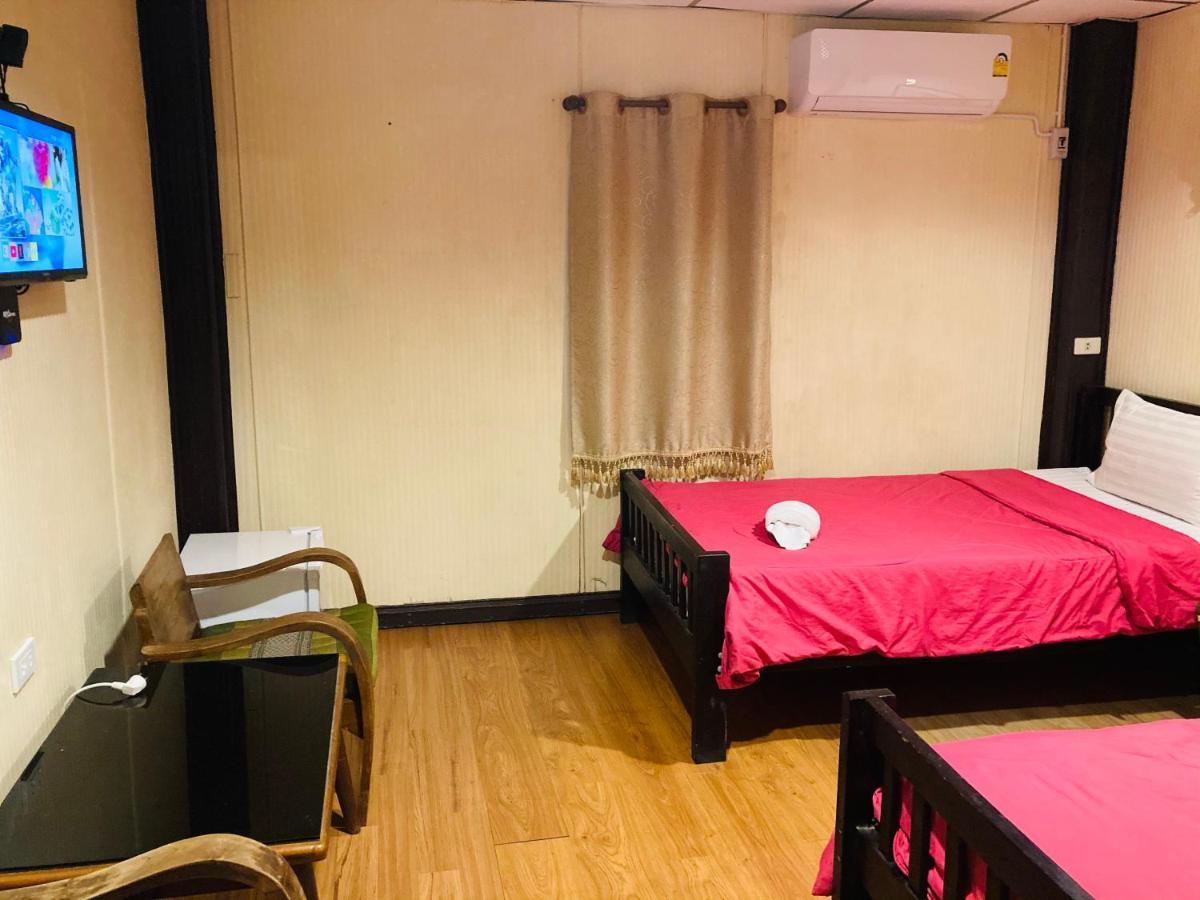 Noom Guesthouse Lop Buri Екстериор снимка