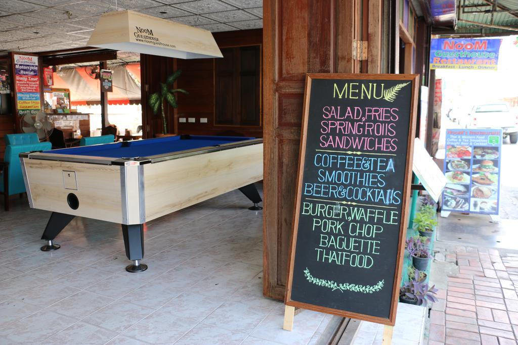 Noom Guesthouse Lop Buri Екстериор снимка