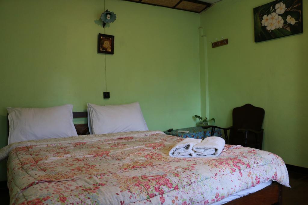 Noom Guesthouse Lop Buri Екстериор снимка