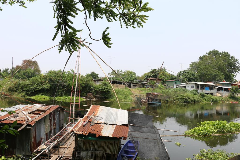 Noom Guesthouse Lop Buri Екстериор снимка