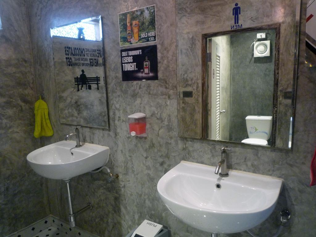 Noom Guesthouse Lop Buri Екстериор снимка