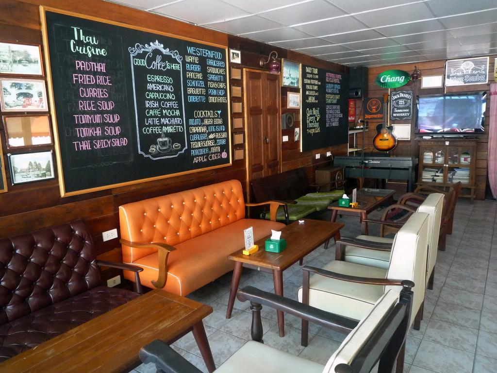 Noom Guesthouse Lop Buri Екстериор снимка