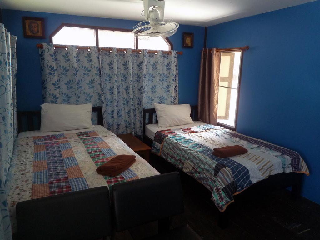 Noom Guesthouse Lop Buri Екстериор снимка
