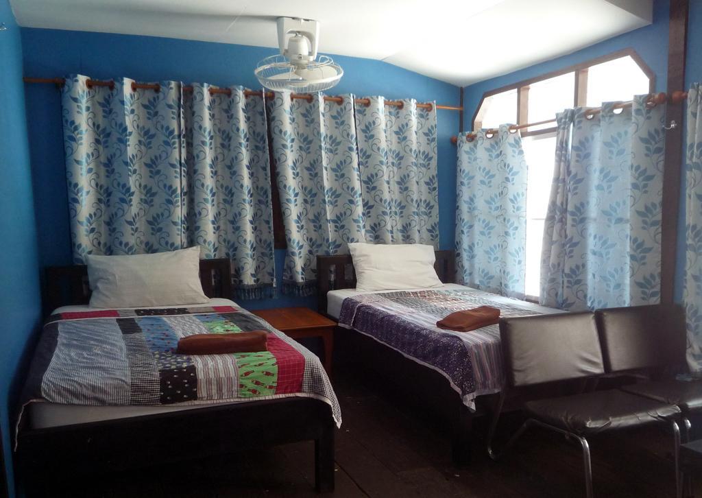 Noom Guesthouse Lop Buri Екстериор снимка
