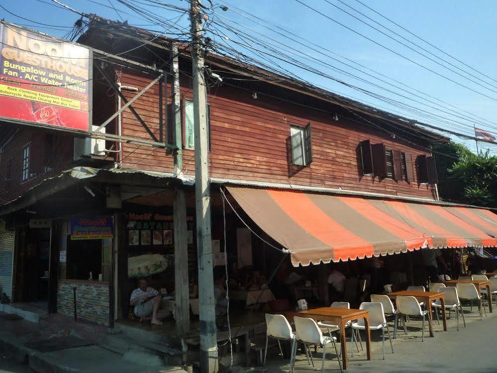 Noom Guesthouse Lop Buri Екстериор снимка