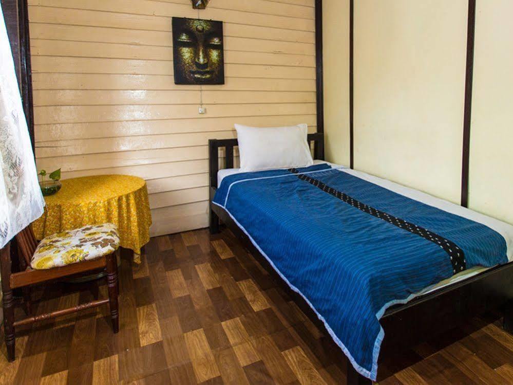Noom Guesthouse Lop Buri Екстериор снимка