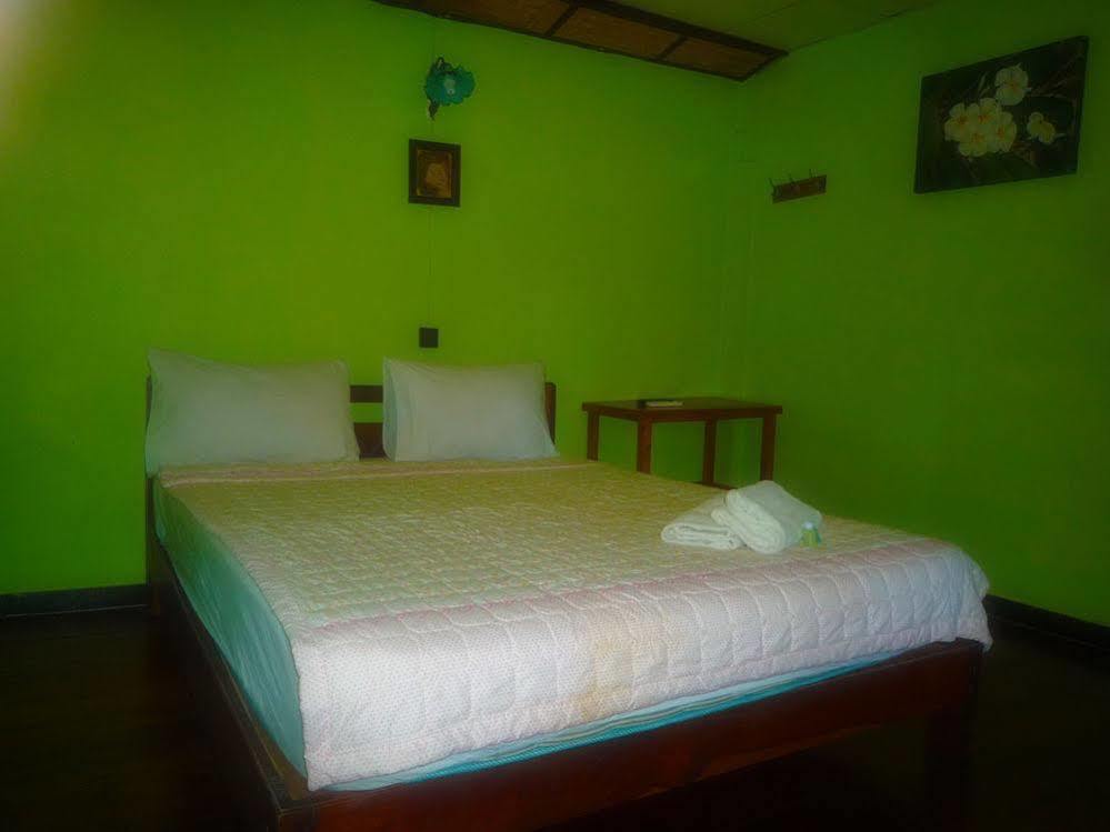 Noom Guesthouse Lop Buri Екстериор снимка