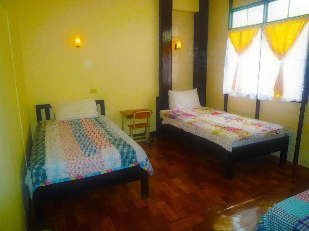 Noom Guesthouse Lop Buri Екстериор снимка